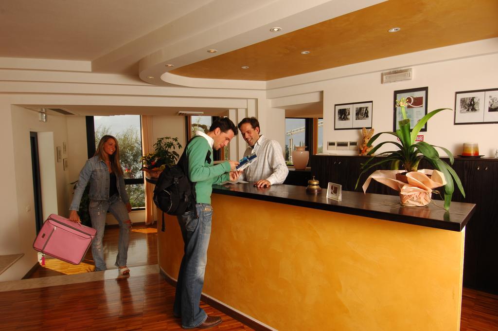 Hotel Garden มัลเชซิเน ภายนอก รูปภาพ