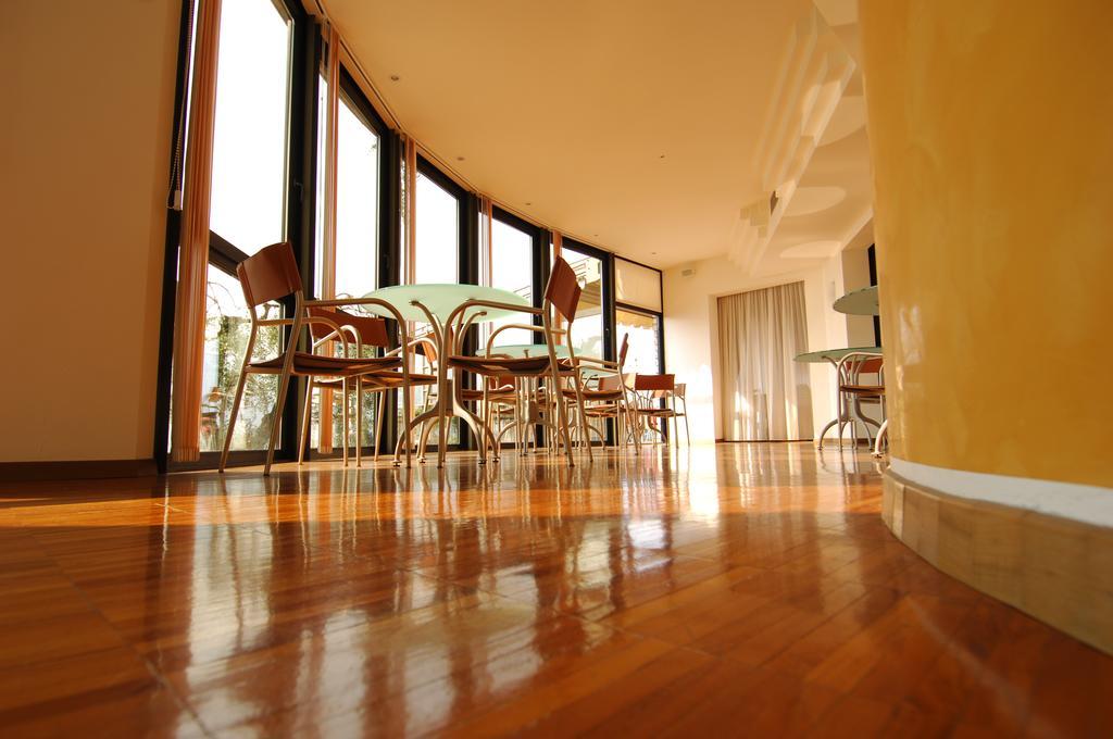 Hotel Garden มัลเชซิเน ภายนอก รูปภาพ